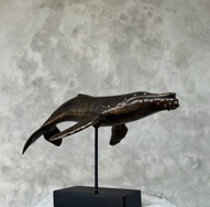 Wal aus alter Bronze